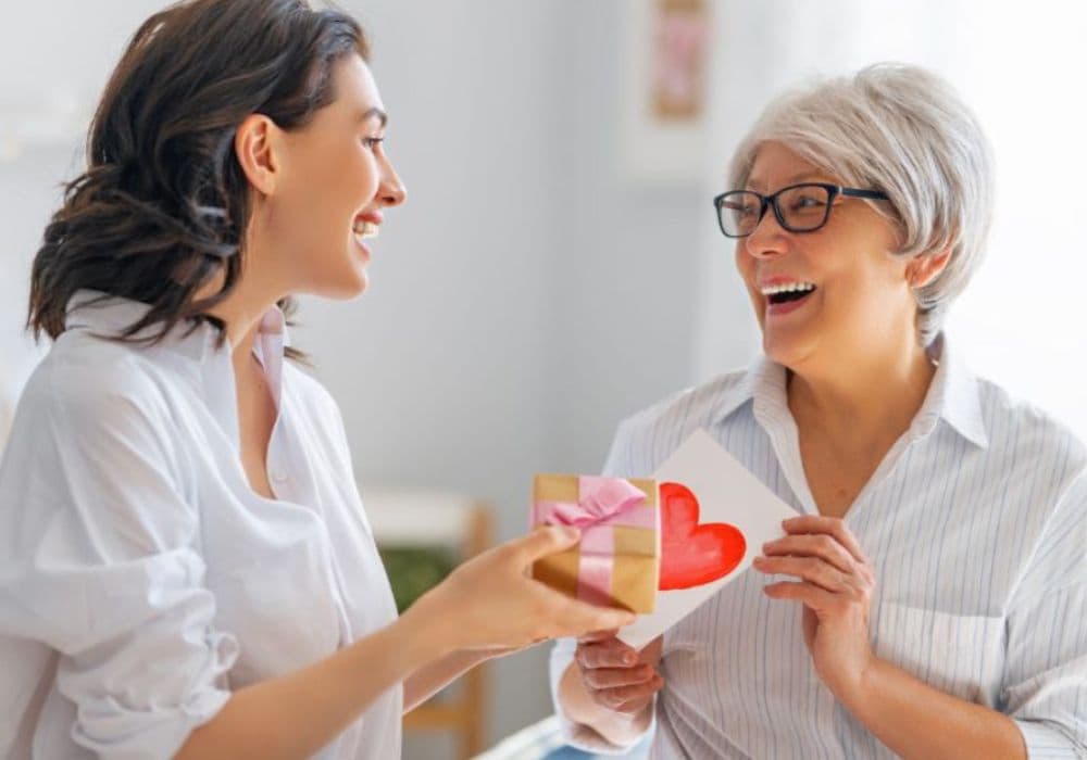 Gợi ý 10 món quà tặng mẹ 20/10 nhân ngày Phụ nữ Việt Nam