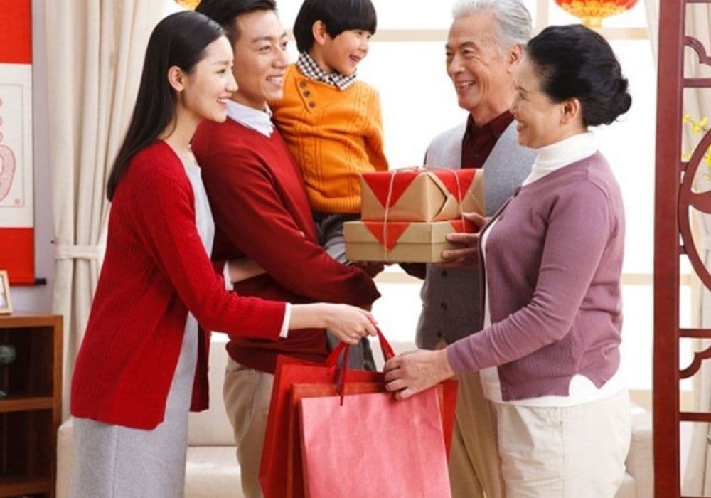 10 món quà Tết biếu bố mẹ vợ dễ dàng ghi điểm