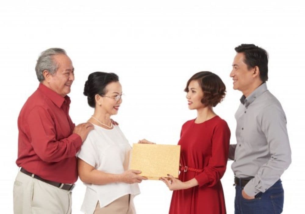 11 món quà Tết tặng bố mẹ người yêu “ăn điểm” ngay lần gặp đầu tiên