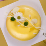 bánh sinh nhật màu vàng