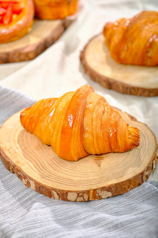 Plain croissant